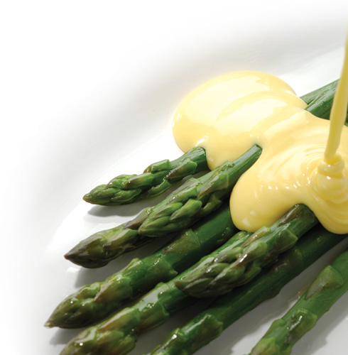 Asparagus and hollandaise sauce